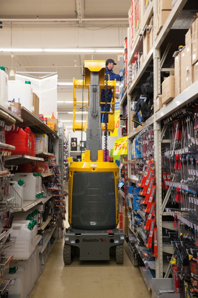 Louer votre nacelle à mât vertical Haulotte STAR 10 Nacelles à mât vertical Haulotte STAR 6 et 10 en location courte ou longue durée