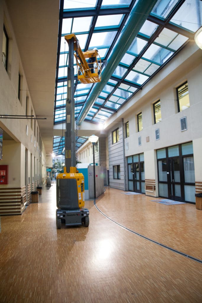 Louer votre nacelle à mât vertical Haulotte STAR 10 Nacelles à mât vertical Haulotte STAR 6 et 10 en location courte ou longue durée