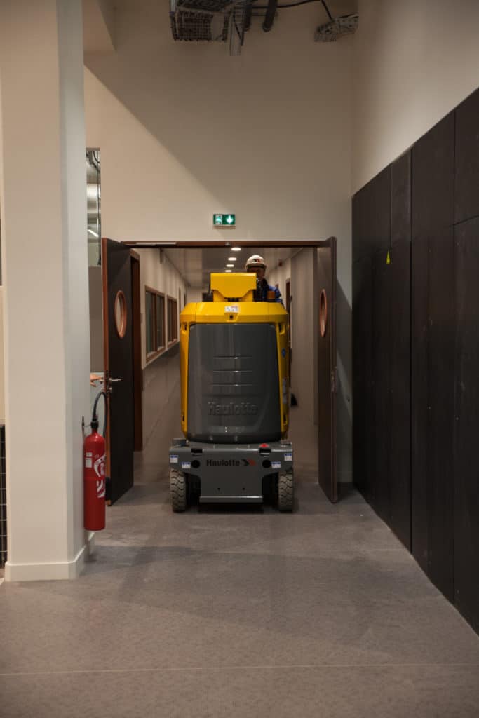 Louer votre nacelle à mât vertical Haulotte STAR 10 Nacelles à mât vertical Haulotte STAR 6 et 10 en location courte ou longue durée