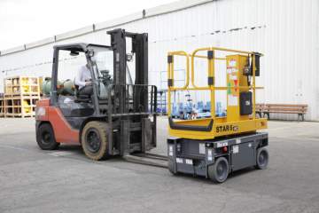 Louer votre nacelle à mât vertical Haulotte STAR 6 Nacelles à mât vertical Haulotte STAR 6 et 10 en location courte ou longue durée