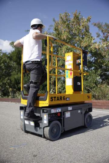 Louer votre nacelle à mât vertical Haulotte STAR 6 Nacelles à mât vertical Haulotte STAR 6 et 10 en location courte ou longue durée