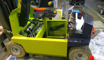 Réparateur de chariot élévateur, entretien et maintenance.